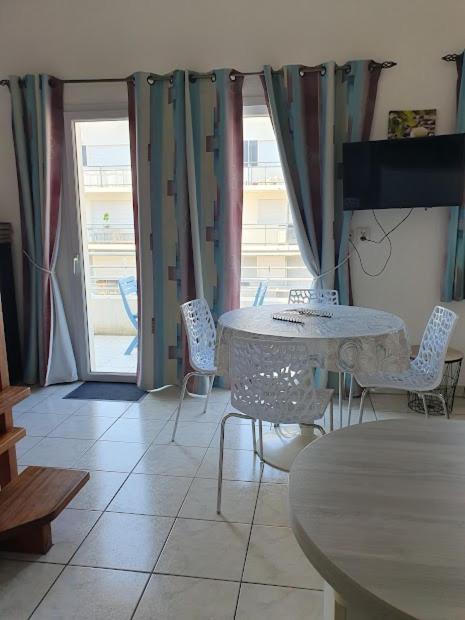Apartment De La Sole T3 4 Pers Les Minimes Avec Piscine